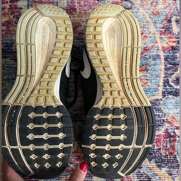 Nike Black and White Women's Running Shoes - Picture 6 of 9